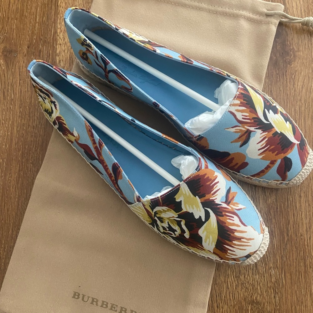 Burberry New floral espadrille with box and dust bag
